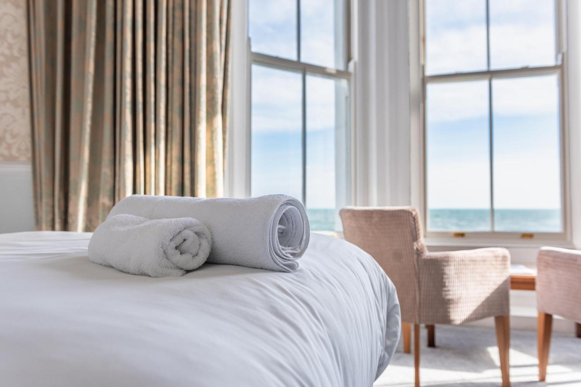 เดอะ ควีนส์ โฮเต็ล Hotel เพนแซนซ์ ภายนอก รูปภาพ