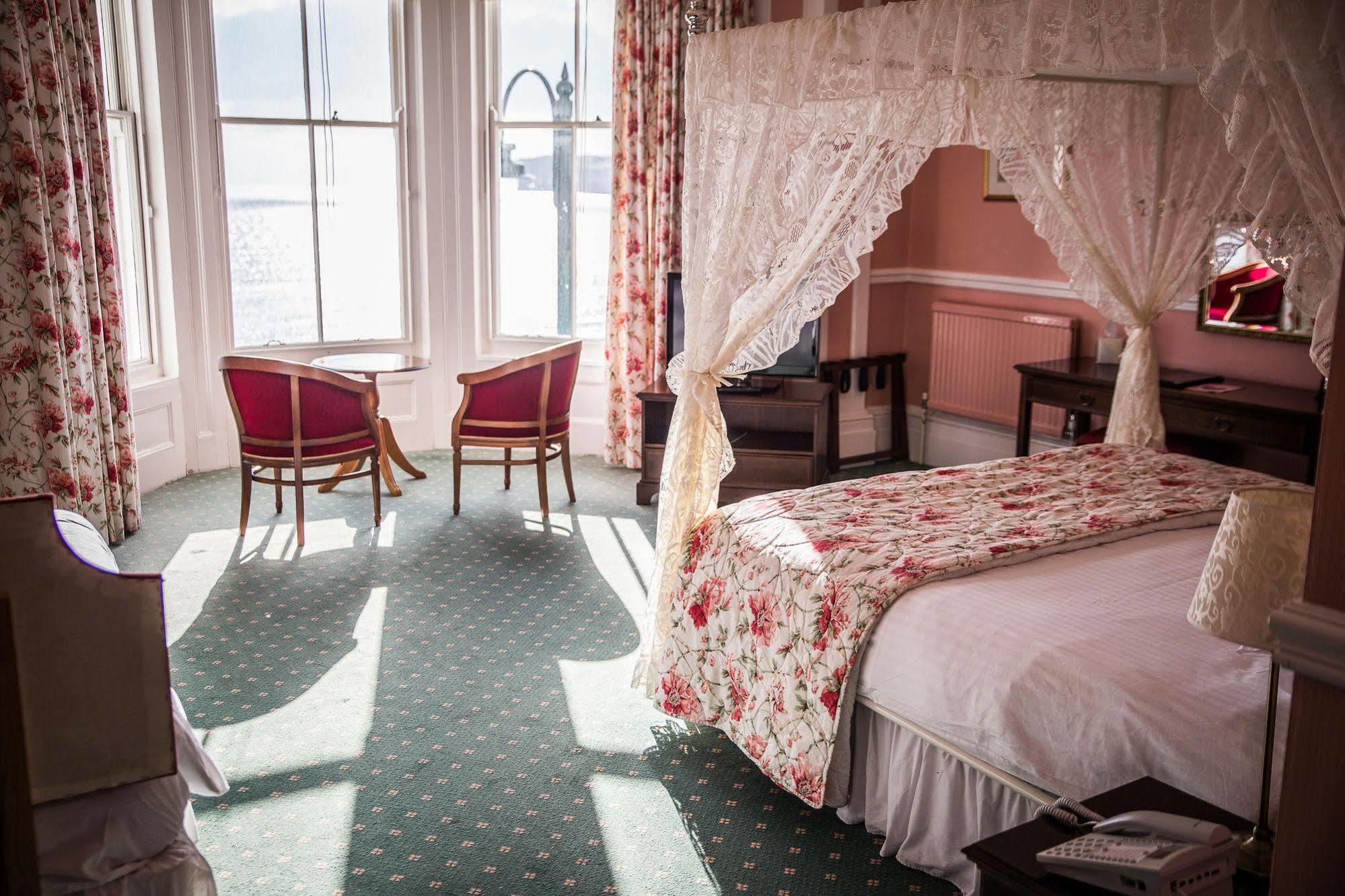 เดอะ ควีนส์ โฮเต็ล Hotel เพนแซนซ์ ภายนอก รูปภาพ
